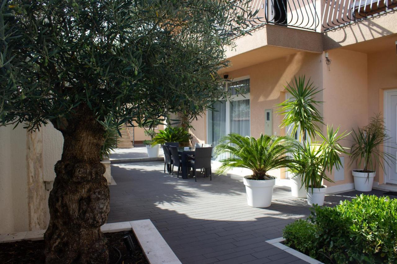 Apartments Villa Jelena Vodice Kültér fotó