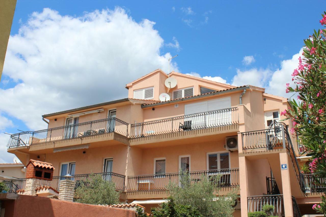 Apartments Villa Jelena Vodice Kültér fotó